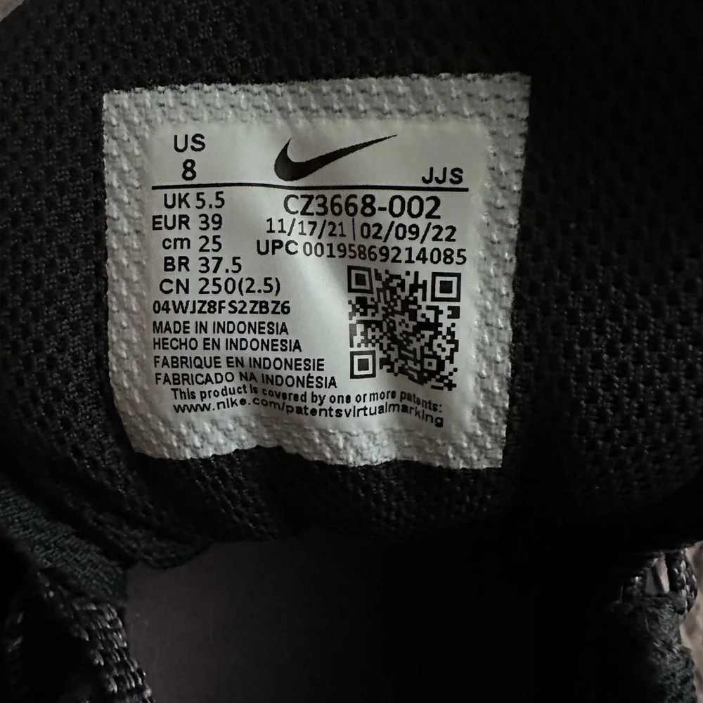 Nike women’s sneakers